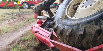 BĂRBAT ACCIDENTAT GRAV DUPĂ CE A CĂZUT SUB TRACTOR. A FOST TRANSPORTAT CU ELICOPTERUL LA SPITALUL JUDEŢEAN DIN BAIA MARE