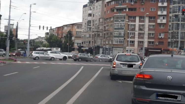 Haos în Baia Mare. Aglomeraţie pe principalele bulevarde. Se circuă bară la bară – foto, video