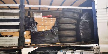 Peste 3.000 articole electrice şi electronice, de 1,74 milioane de lei, fără documente justificative, descoperite într-un camion