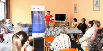 Eveniment informativ la Centrul de zi pentru vârstnici Baia Mare al Caritas. Seniorii băimăreni, informați despre tratarea arsurilor casnice 