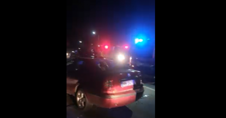 UN MORT ȘI 2 RĂNIȚI DUPĂ UN IMPACT VIOLENT ÎNTRE DOUĂ MAȘINI LA TĂUȚII MĂGHERĂUȘ