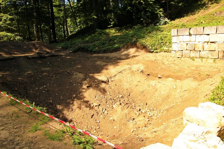 Specialiştii ar fi descoperit un nou templu dacic la Sarmizegetusa Regia