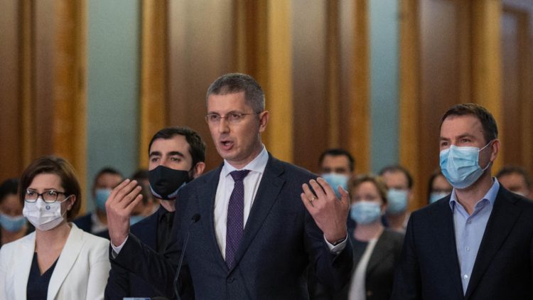 Joc la două capete! În vreme ce critică PSD, eșalonul doi din USR PLUS rămâne în posturi!