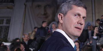 Aș vrea să plec, aș vrea și să rămân…