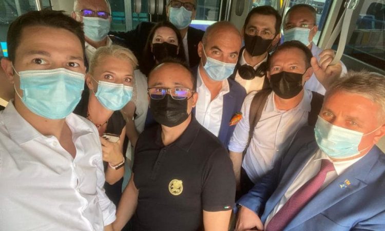 Nerușinații! Nu-i interesează decât să numere voturile, iar populația deja renumără morții…