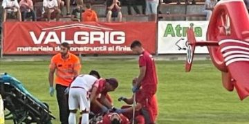 Incident grav la un meci de fotbal. Un portar a suferit o comoție cerebrală, după ce a fost lovit de un adversar