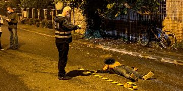 Imagini cu puternic impact emoțional. Un tânăr de 21 de ani a fost găsit mort pe o stradă din Baia Mare