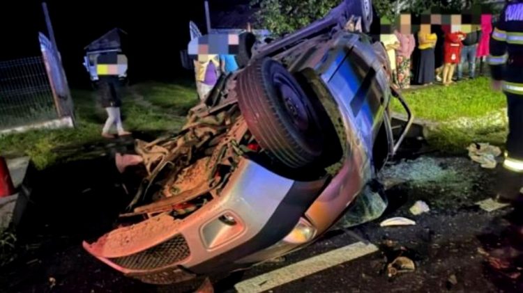 Accident teribil. O maşină în care se aflau cinci copii şi doi adulţi, spulberată de un TIR. O fată de 12 ani a murit și un bebeluș de 6 luni este în stop cardio-respirator – video