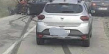 Copil de 9 ani, accidentat în Borcut. Maşina în care se afla a fost lovită de un tractor