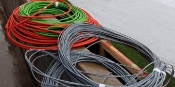 Locuitorii din Satu Nou de Jos au rămas fără telefonie şi internet după ce s-au furat cablurile telefonice