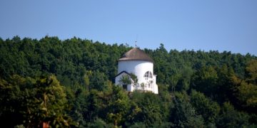 De Înălţarea Sfintei Cruci, Capela Calvaria din Baia Sprie îşi serbează hramul şi 175 de ani de la zidire