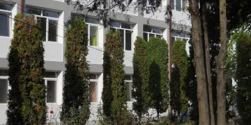 CORONAVIRUS în şcolile din Baia Mare. 15 elevi bolnavi, patru clase au trecut în online