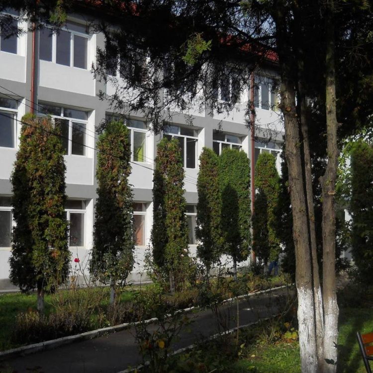 CORONAVIRUS în şcolile din Baia Mare. 15 elevi bolnavi, patru clase au trecut în online