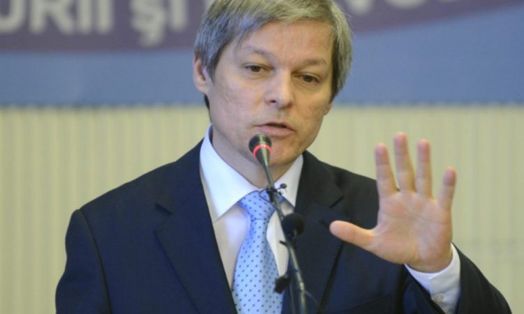 Dacian Cioloș: Am văzut declarațiile lui Florin Cîțu încercând să se agațe de putere. Realitatea e că stătea pe un scaun cu patru picioare din care singur a rupt două și acum se întreabă pe ce parte cade”