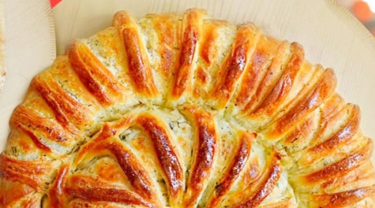 PLACINTĂ DE 20 DE METRI LA FESTIVALUL DE PLĂCINTE ȘI MERINDE ROMÂNEȘTI