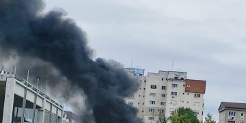 Incendiu puternic în Baia Mare! Un depozit de materiale de construcţii a luat foc – foto, video