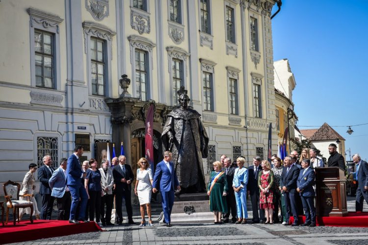 Fețele președintelui…