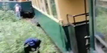 O mocăniţă cu peste 150 de turişti a deraiat pe Valea Vaserului. Circulaţia feroviară a fost blocată timp de două ore