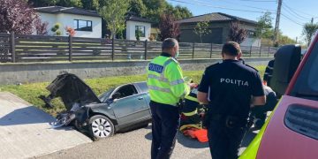 Accident teribil. 3 victime, după ce mașina în care se aflau s-a izbit de un podeț