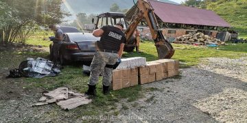 Percheziţie domiciliară la Bistra, doi cetățeni ucraineni cercetați pentru contrabandă și 25.000 pachete cu țigări confiscate