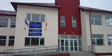 O ELEVĂ DE OPT ANI DIN SATULUNG ACUZĂ CĂ A FOST BĂTUTĂ DE ÎNVĂŢĂTOARE PENSIONARĂ