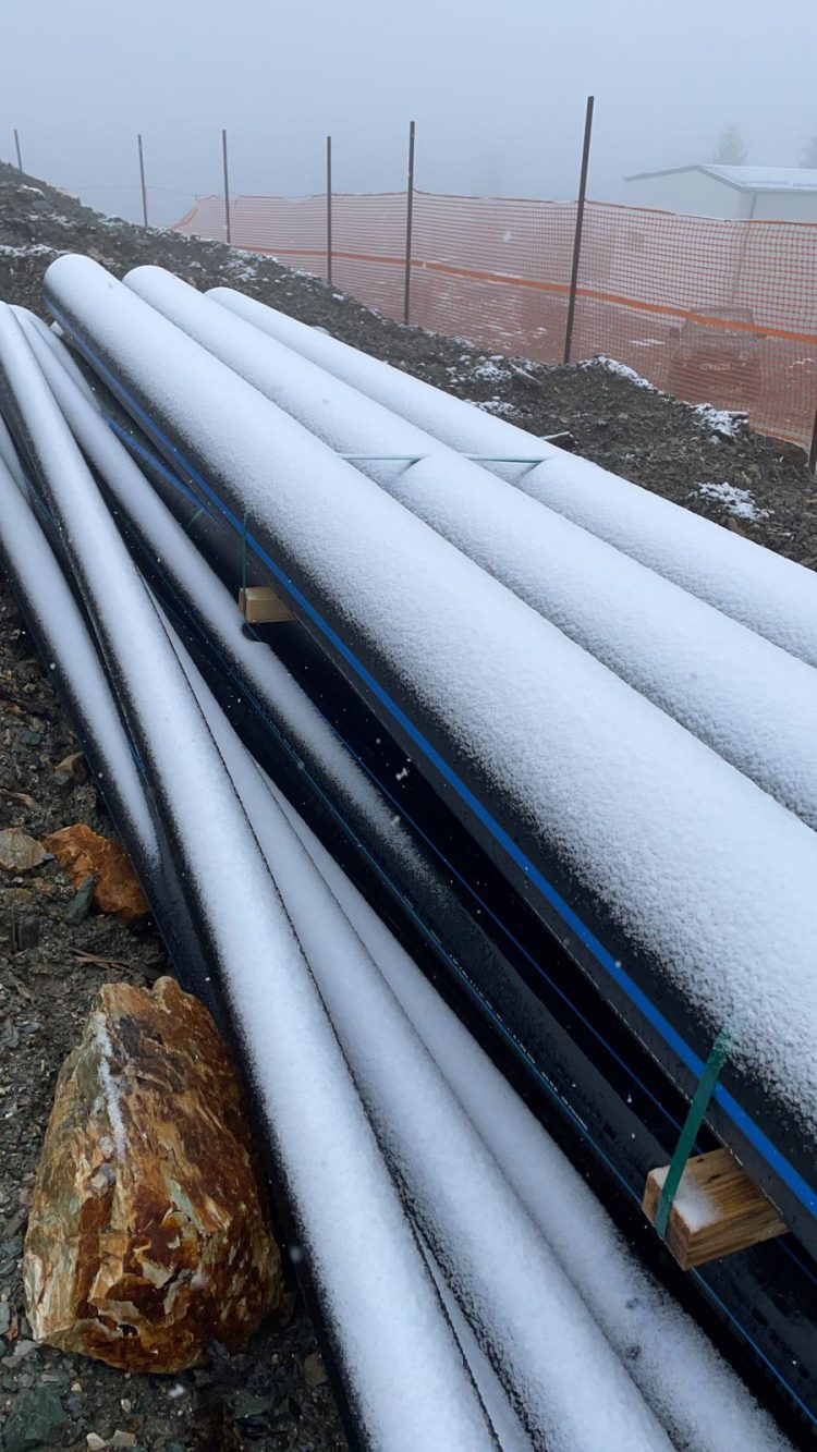 A venit zăpada în Maramureş. Ninge de azi noapte!