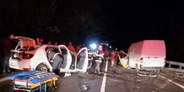 Accident grav pe Valea Oltului, cinci spanioli sunt răniţi, traficul e blocat