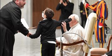 Paolo, copilul aşezat lângă papa: „Lecţia sa este una care vine din inimă”