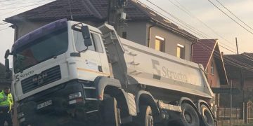 Accident în Lăpușel. Se circulă greu