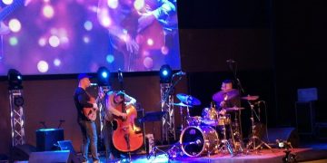 Când proștii se autoizolează, politicienii ascultă jazz