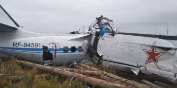 Un avion s-a prăbușit în Rusia. 19 persoane au murit