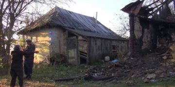 Doi bărbați au fost găsiți carbonizați. Cei doi au băut și nu au simțit când casa a luat foc