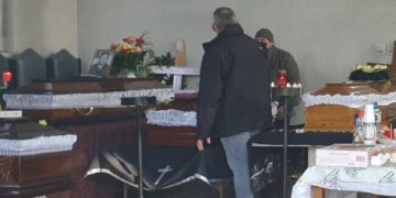 Imaginea crudă a realității din România: Sicriele nu mai încap într-o capelă