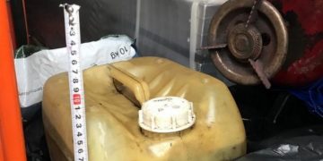 300 de litri de motorină furată de doi tineri din rezervoarele unor excavatoare