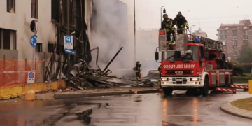 Un avion s-a prăbușit în Milano. Sunt cel puțin 8 români decedați