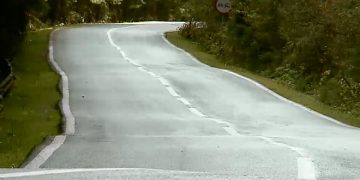 „Transalpina Clujului” a devenit un drum în valuri, după ce a fost proaspăt reparată