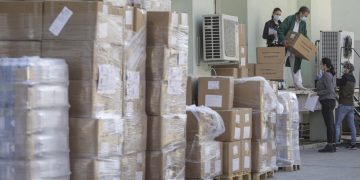 Nebuni de-a binelea! În vreme ce se moare pe capete, 400 de ventilatoare și 27 de milioane de măști zac în depozite!