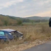 O maşină a „aterizat” pe câmp între Rodina şi Ariniş. O femeie a ajuns la spital – video