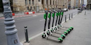 Fără trotinete pe trotuar. Guvernul a stabilit regulile de circulație pentru trotinetele electrice