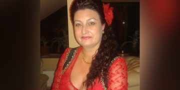 Profesoară de muzică înregistrată când le spunea elevilor că vaccinul îi transformă în legumă: „Dacă te duci în spital, nu mai ieşi viu de acolo. Ca la abator”