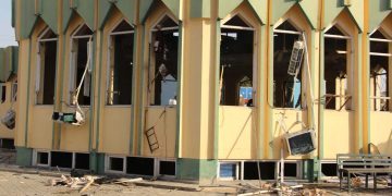 Atentat sinucigaş cu peste 100 de morţi, la o moschee şiită din Afganistan, în timpul rugăciunilor de vineri