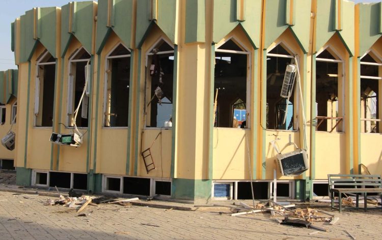 Atentat sinucigaş cu peste 100 de morţi, la o moschee şiită din Afganistan, în timpul rugăciunilor de vineri