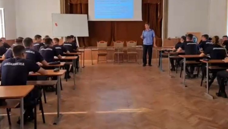 ŞOCANT! Un candidat la școala de jandarmi a fost nevoit să-și facă nevoile în clasă în timpul examenului