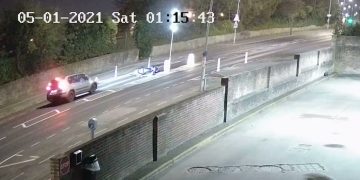 Un motociclist prins cum își înscenează un accident auto