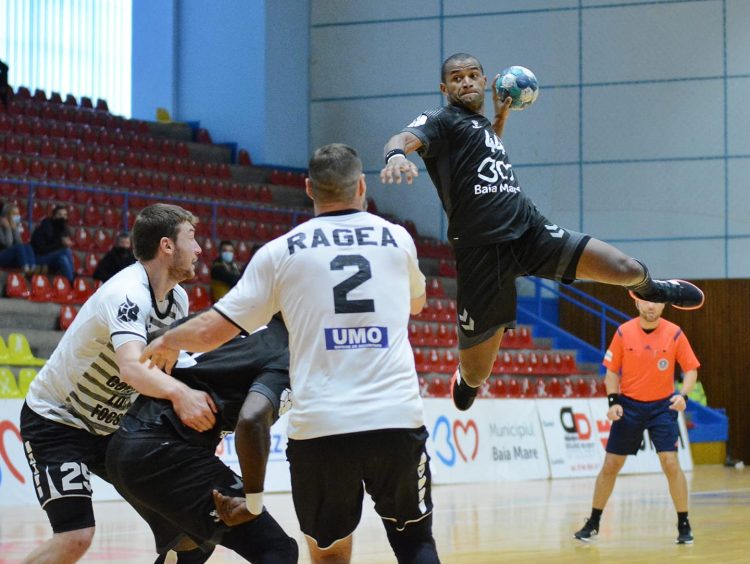 Handbal. Liga Națională. Multă încrâncenare și un punct pentru fiecare