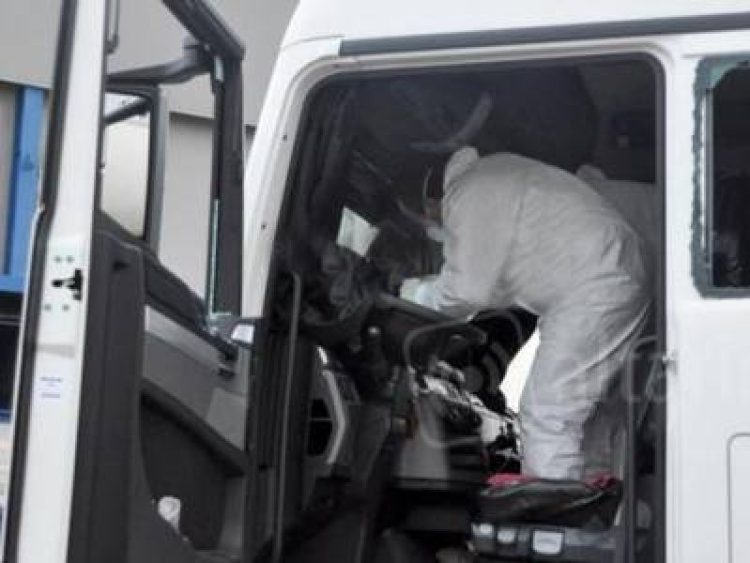 Șofer român din Italia în stare critică după ce picioarele sale au fost zdrobite de propriul camion pe autostradă