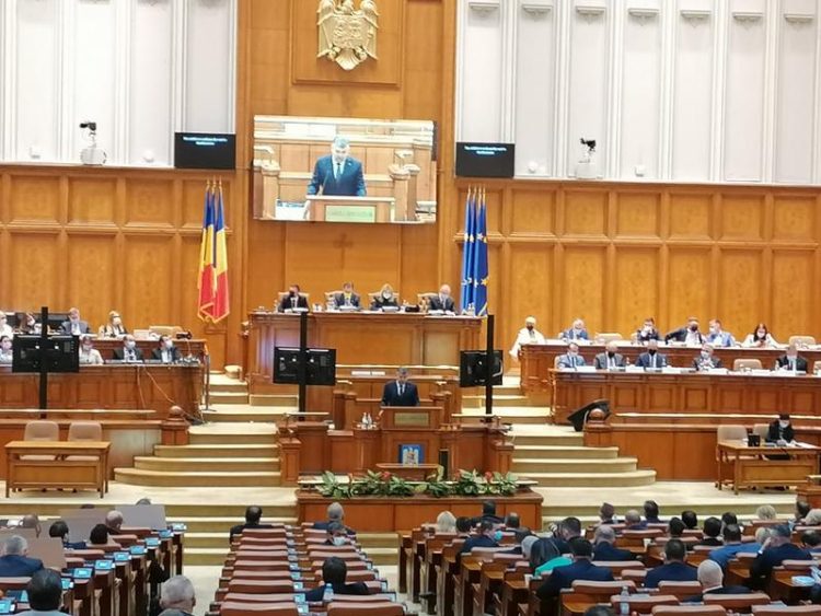 ​​Ciolacu către Barna: La ultima moțiune erați lângă Cîțu, v-au căzut ochelarii. Sper ca azi să nu vă cadă și bilele