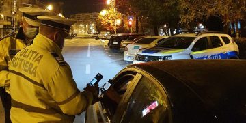 Poliţiştii şi jandarmii verifică respectarea circulației persoanelor în intervalul orar 22.00-05.00