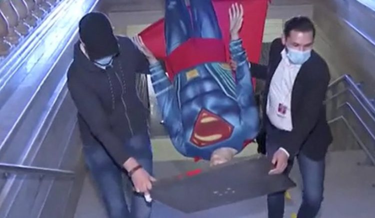Zboară Superman din Palatul Victoria?