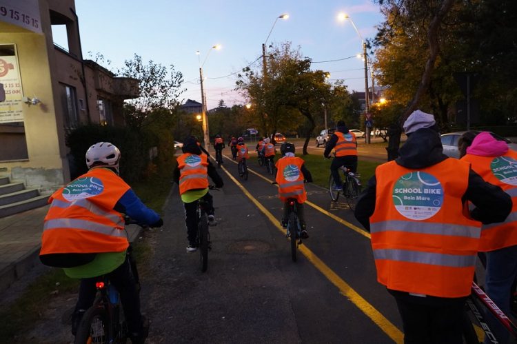 60 de elevi de gimnaziu din patru școli din Baia Mare, implicaţi în proiectul School Bike